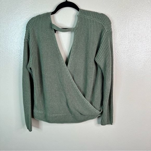 Moon & Madison Green Open V Neck Sweater Size Medium - Picture 7 of 7